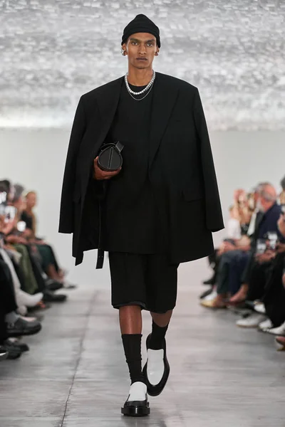 Look 2